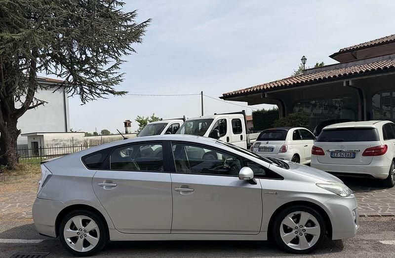 Usata Toyota Prius 136 CV (100 kW) 2010 Grigio Utilitaria
