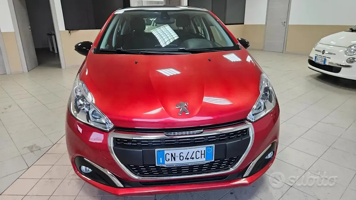 Usata Peugeot 208 Allure 83 CV (61 kW) 2019 Rosso Utilitaria