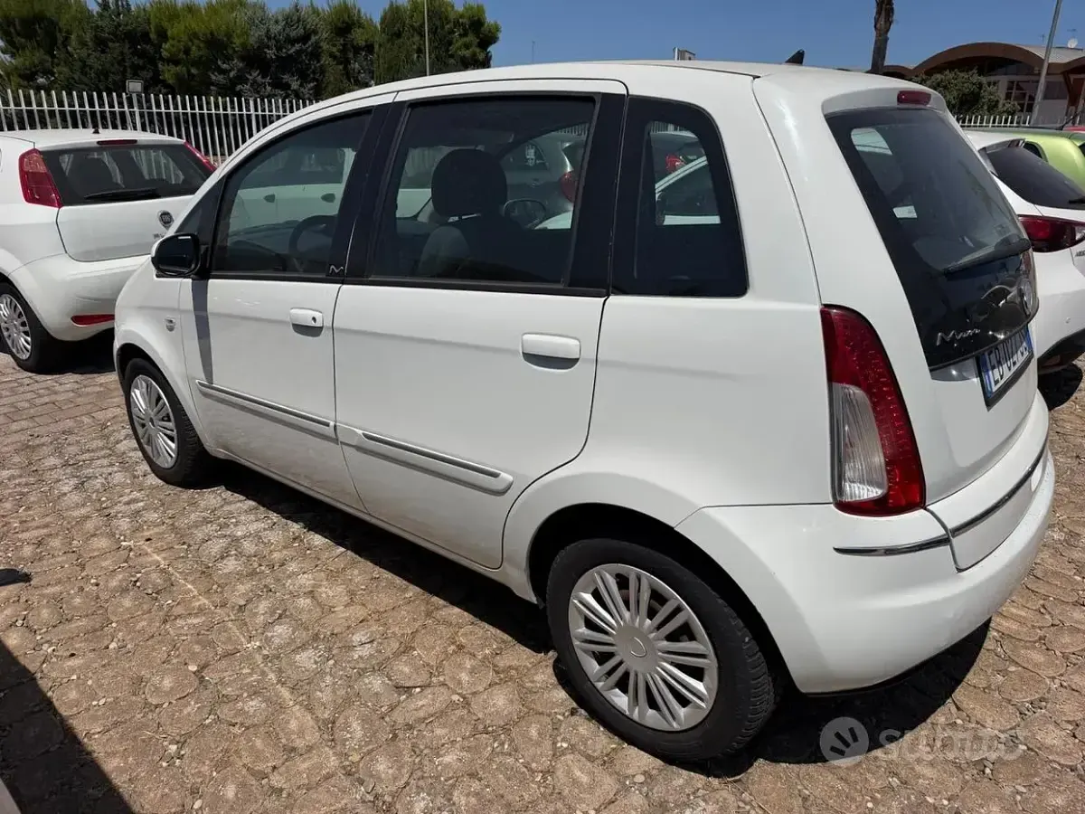 Usata Lancia Musa 69 CV (50 kW) 2010 Bianco Monovolume