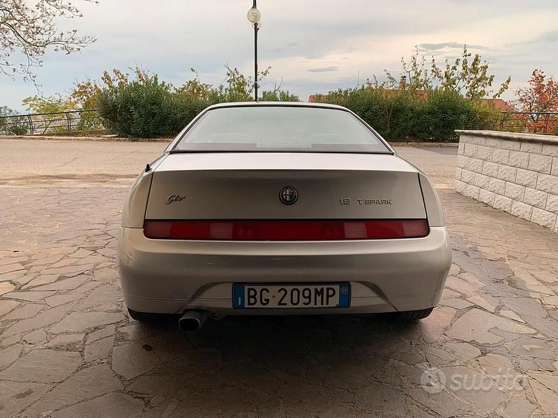 Usata Alfa Romeo GTV 144 CV (105 kW) 1999 Grigio Coupé