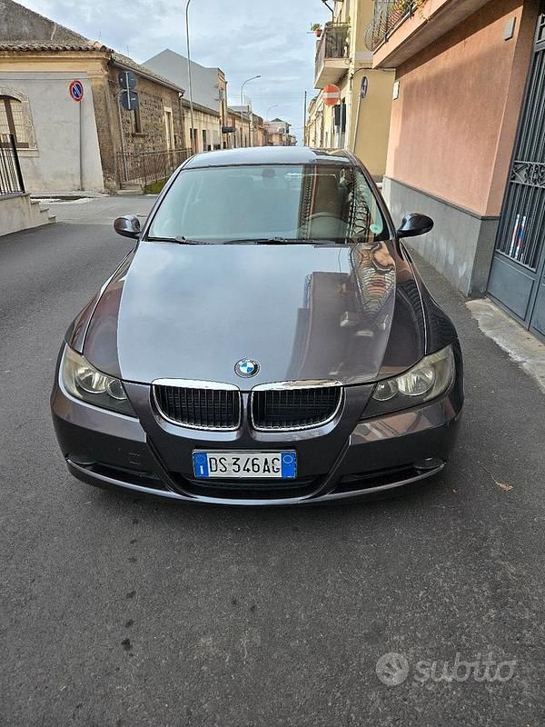 Grigio Usata 2009 BMW 320 Tre volumi | 4000 € (Ottimo prezzo) - Immagine 1/4