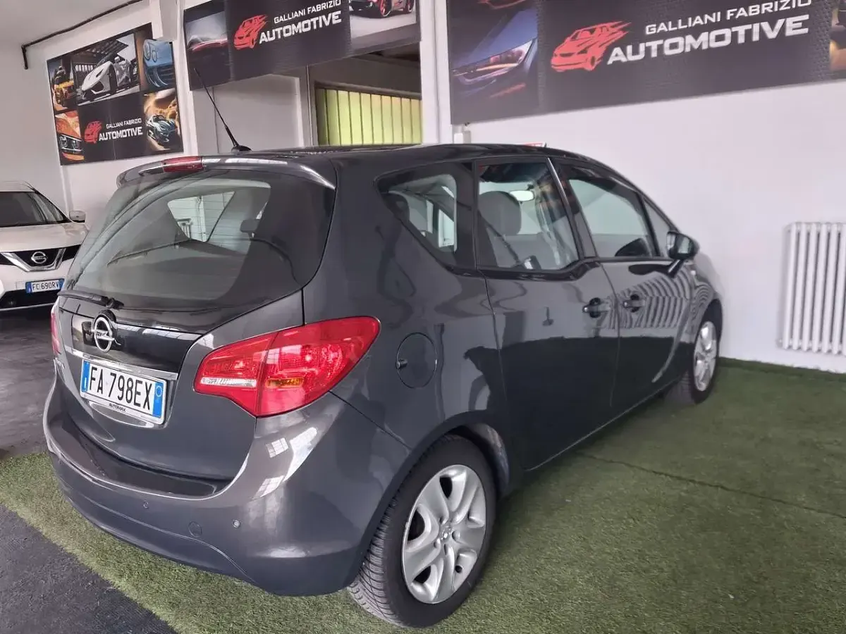 Usata Opel Meriva 101 CV (74 kW) 2015 Grigio Monovolume