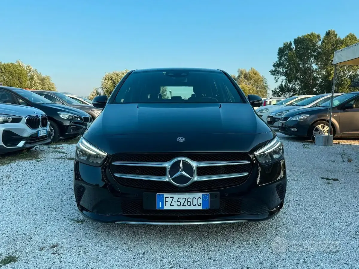 Usata Mercedes B180 116 CV (85 kW) 2019 Nero Utilitaria