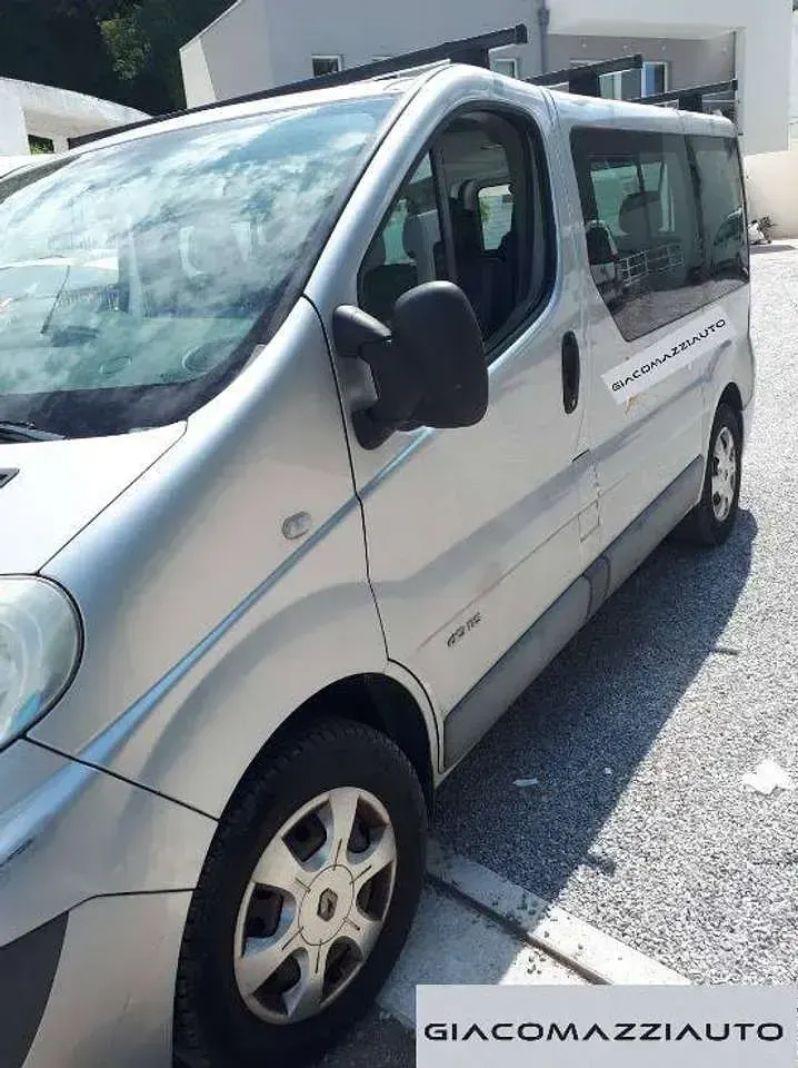 Usata Renault Trafic 116 CV (85 kW) 2012 Grigio Monovolume