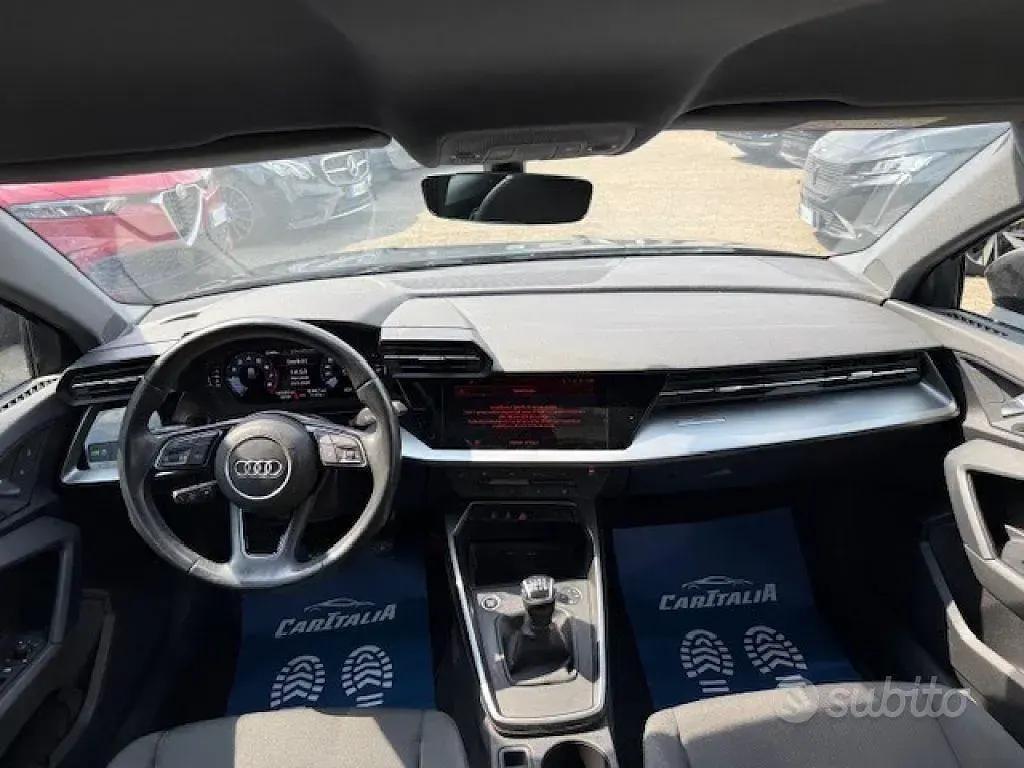 Usado Audi A3 Business 110 CV (80 kW) 2022 Gris Berlina