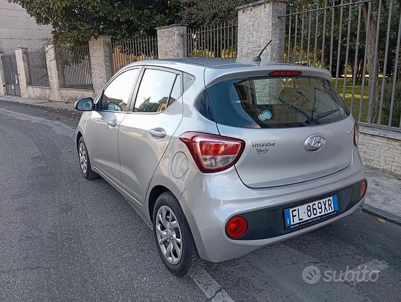 Usata Hyundai i10 Comfort 83 CV (61 kW) 2018 Grigio Utilitaria