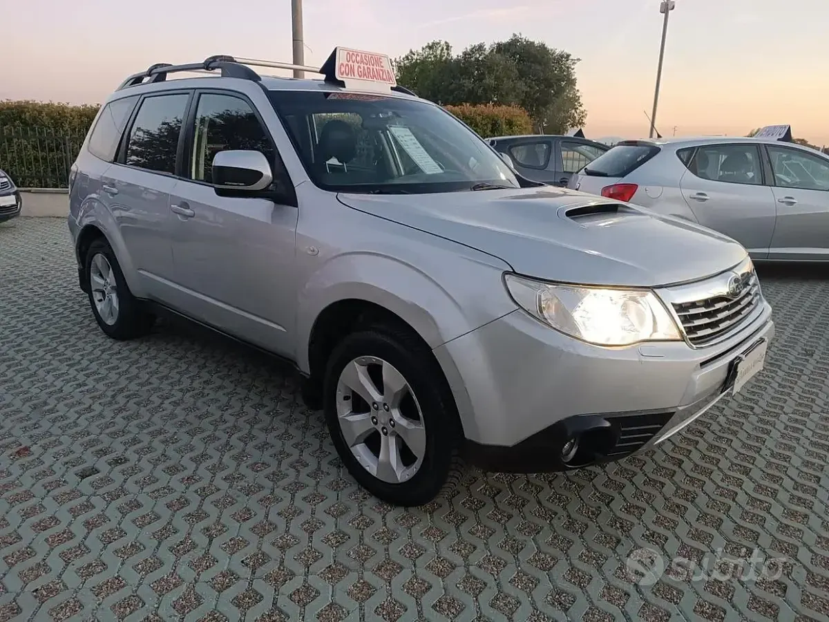 Usata Subaru Forester Comfort 147 CV (108 kW) 2011 Grigio SUV