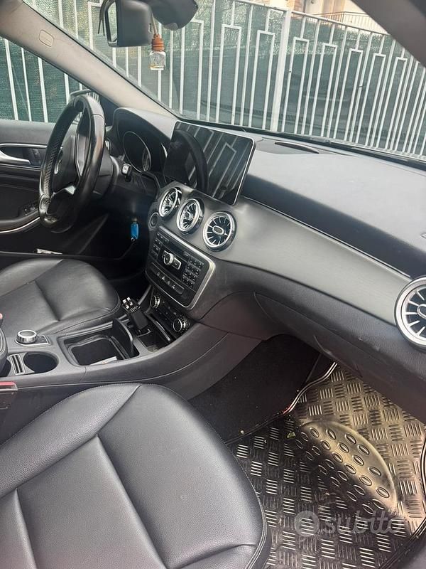 Usata Mercedes 180 122 CV (89 kW) 2015 Grigio Berlina