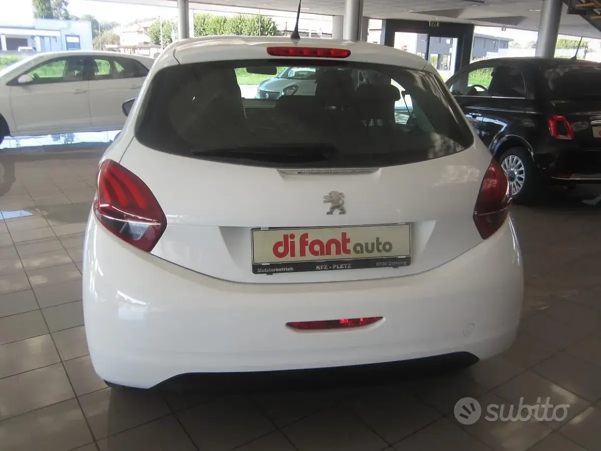 Usata Peugeot 208 Active 68 CV (50 kW) 2017 Bianco Utilitaria