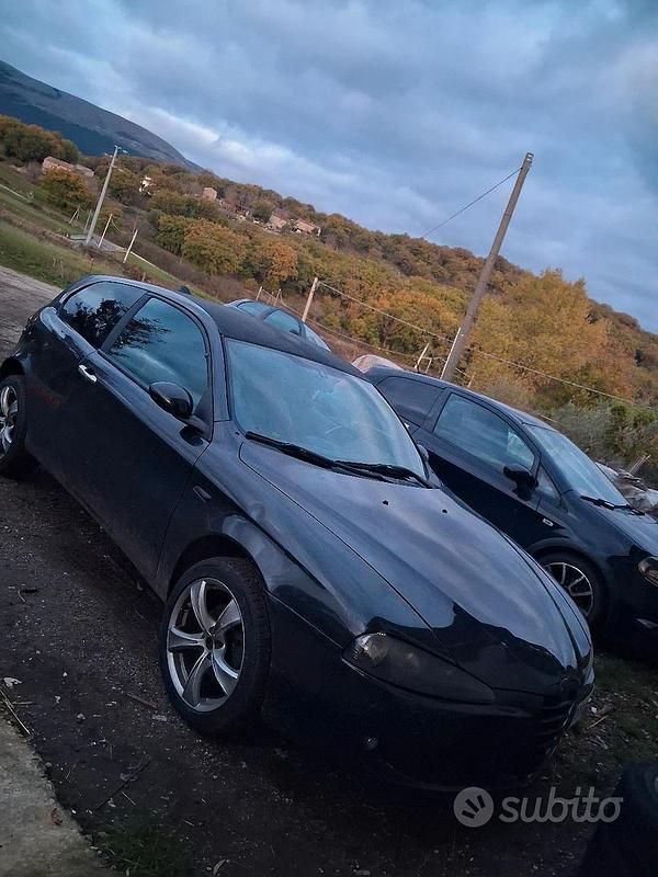 Nero Usata 2004 Alfa Romeo 147 Due volumi | 1500 € (Buon prezzo) - Immagine 1/3
