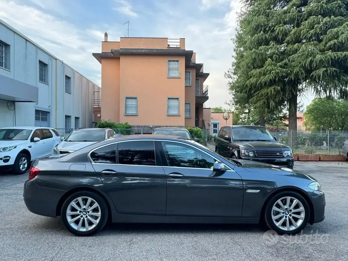 Usata BMW 520 Luxury Line 190 CV (139 kW) 2017 Grigio Berlina