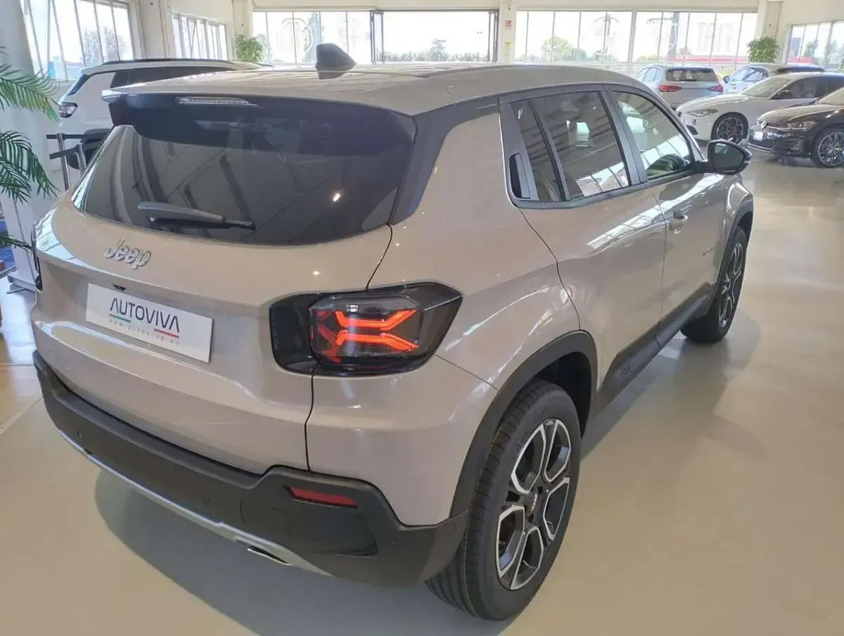Nuova Jeep Avenger Summit 101 CV (74 kW) 2025 Grigio SUV