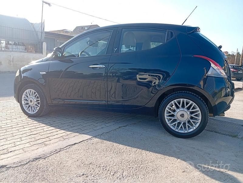 Usata Lancia Ypsilon 95 CV (69 kW) 2013 Nero Utilitaria
