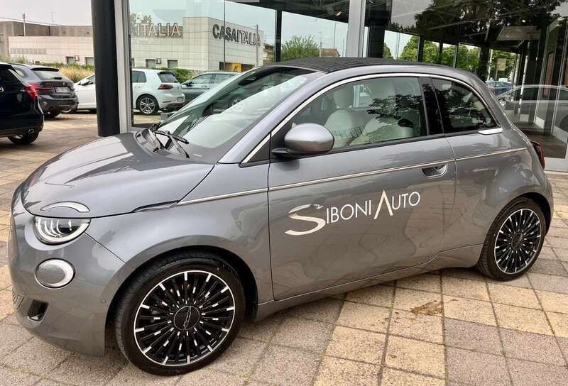 Grigio Usata 2021 Fiat 500e La Prima Cabrio | 18.000 € (Buon prezzo) - Immagine 1/4