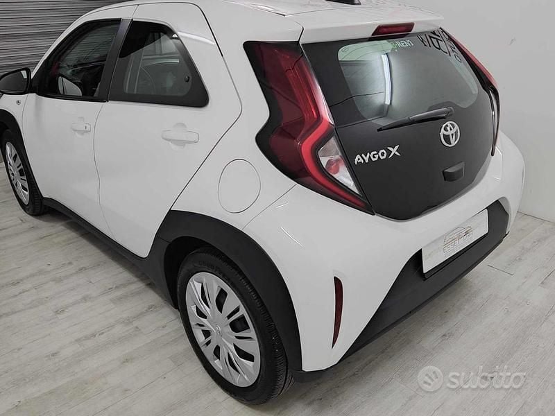 Usata Toyota Aygo X Lounge 72 CV (52 kW) 2023 Bianco SUV