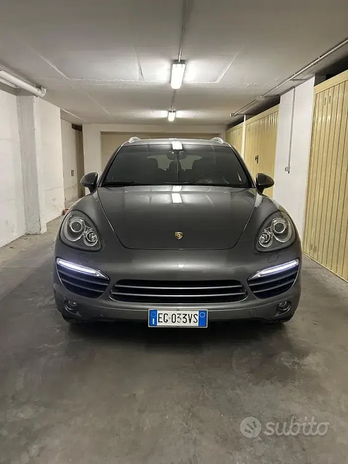 Usata Porsche Cayenne 245 CV (180 kW) 2011 Grigio SUV