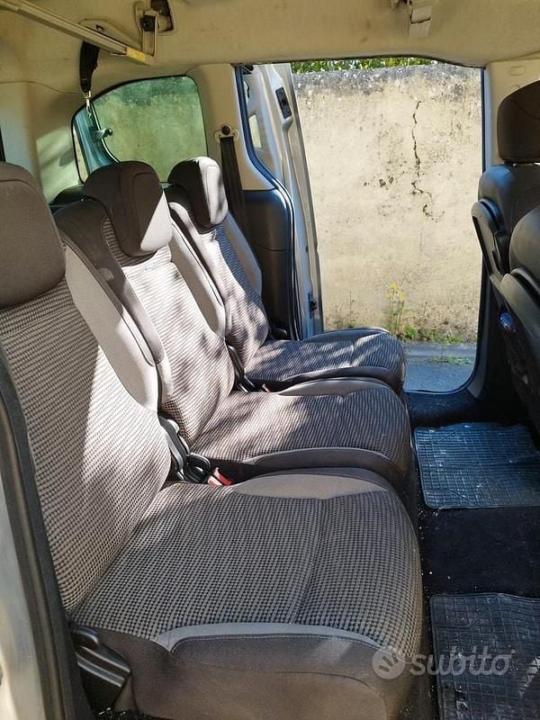 Usata Peugeot Partner 2009 Grigio Monovolume