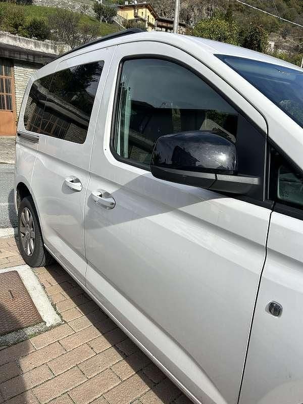 Usata VW Caddy 122 CV (89 kW) 2021 Bianco Monovolume