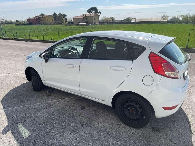 Usata Ford Fiesta 80 CV (58 kW) 2015 Berlina
