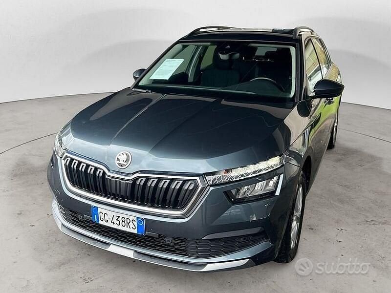 Usado Skoda Kamiq Ambition 95 CV (69 kW) 2021 Gris SUV