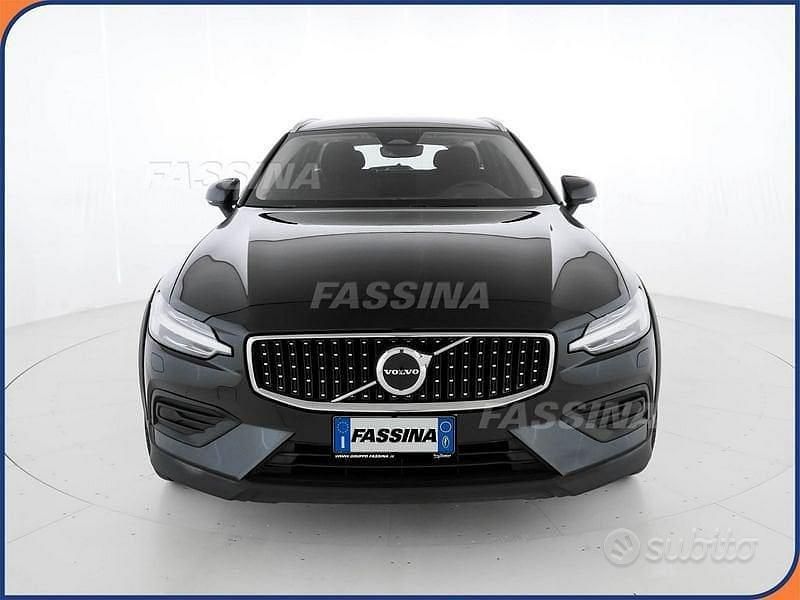 Usata Volvo V60 CC Core 197 CV (144 kW) 2023 Nero Station wagon