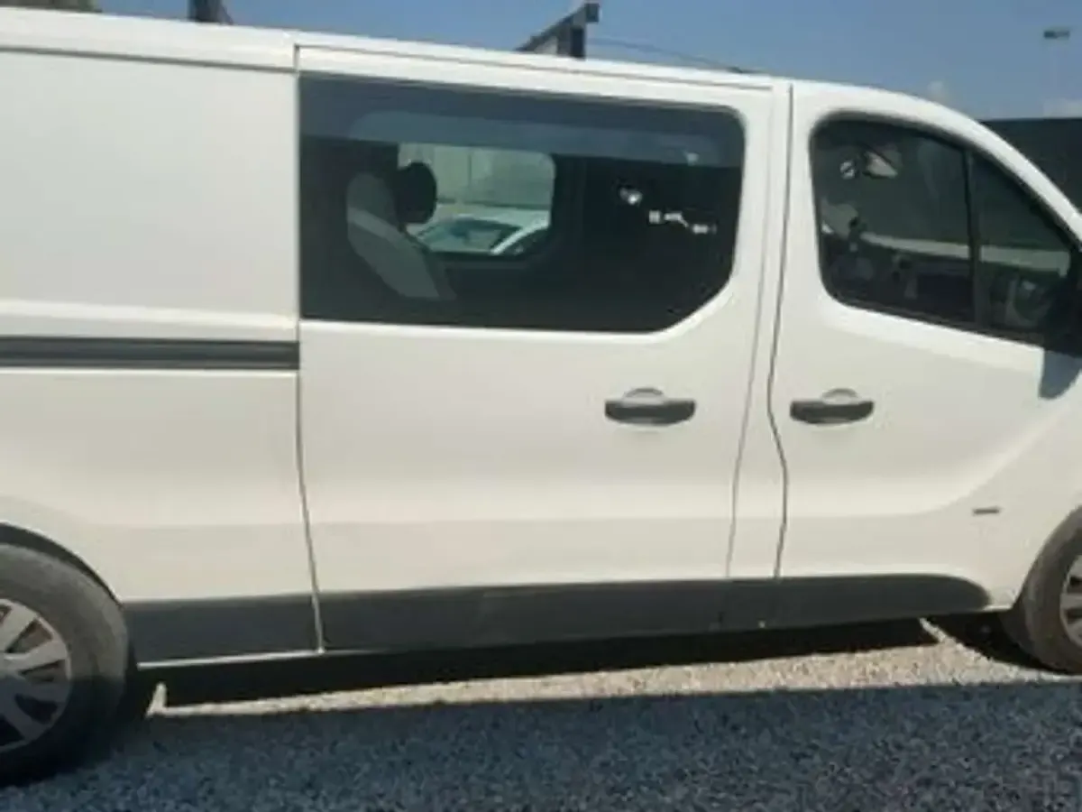 Usata Opel Vivaro 145 CV (106 kW) 2017 Bianco Monovolume