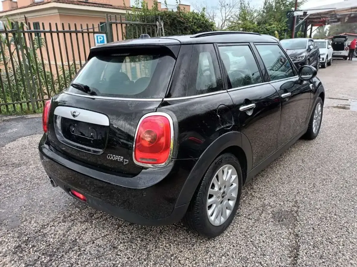 Usata Mini Cooper D 116 CV (85 kW) 2015 Nero Utilitaria