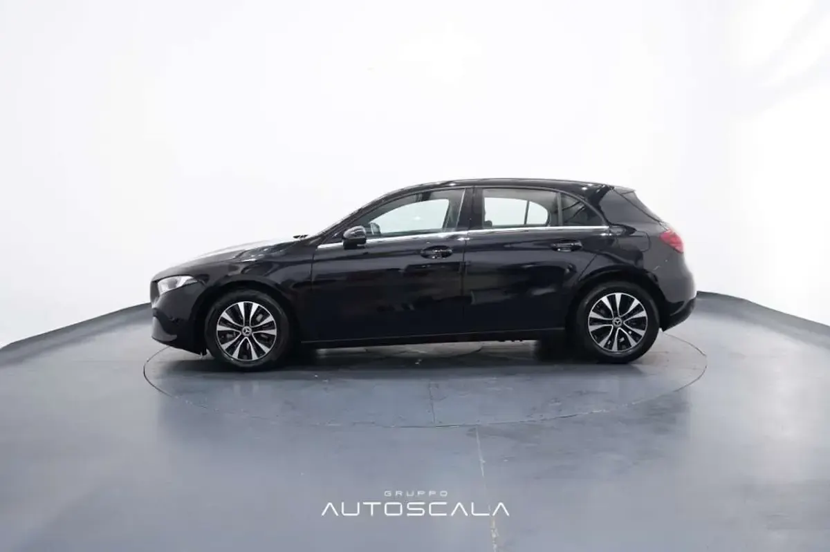 Usata Mercedes A180 Executive 136 CV (100 kW) 2023 Nero cosmo Berlina