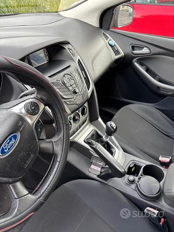Usata Ford Focus 100 CV (73 kW) 2012 Blu Station wagon