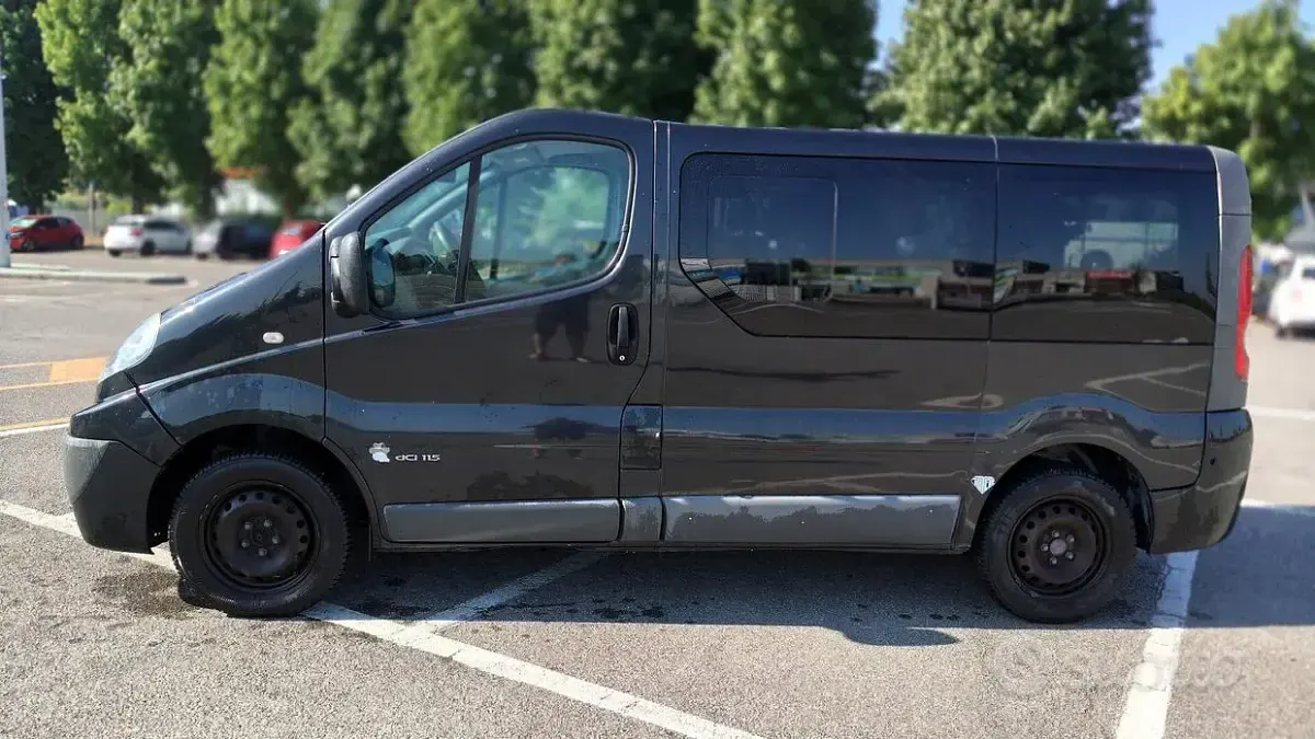 Usata Renault Trafic 115 CV (84 kW) 2011 Nero Monovolume