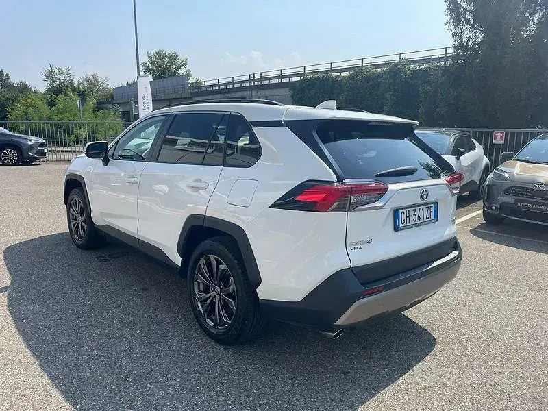 Usata Toyota RAV4 Hybrid 222 CV (163 kW) 2022 Bianco SUV