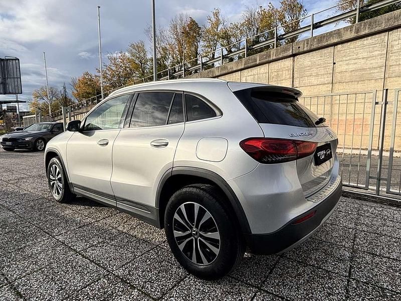Usata Mercedes GLA200 150 CV (110 kW) 2020 Argento SUV