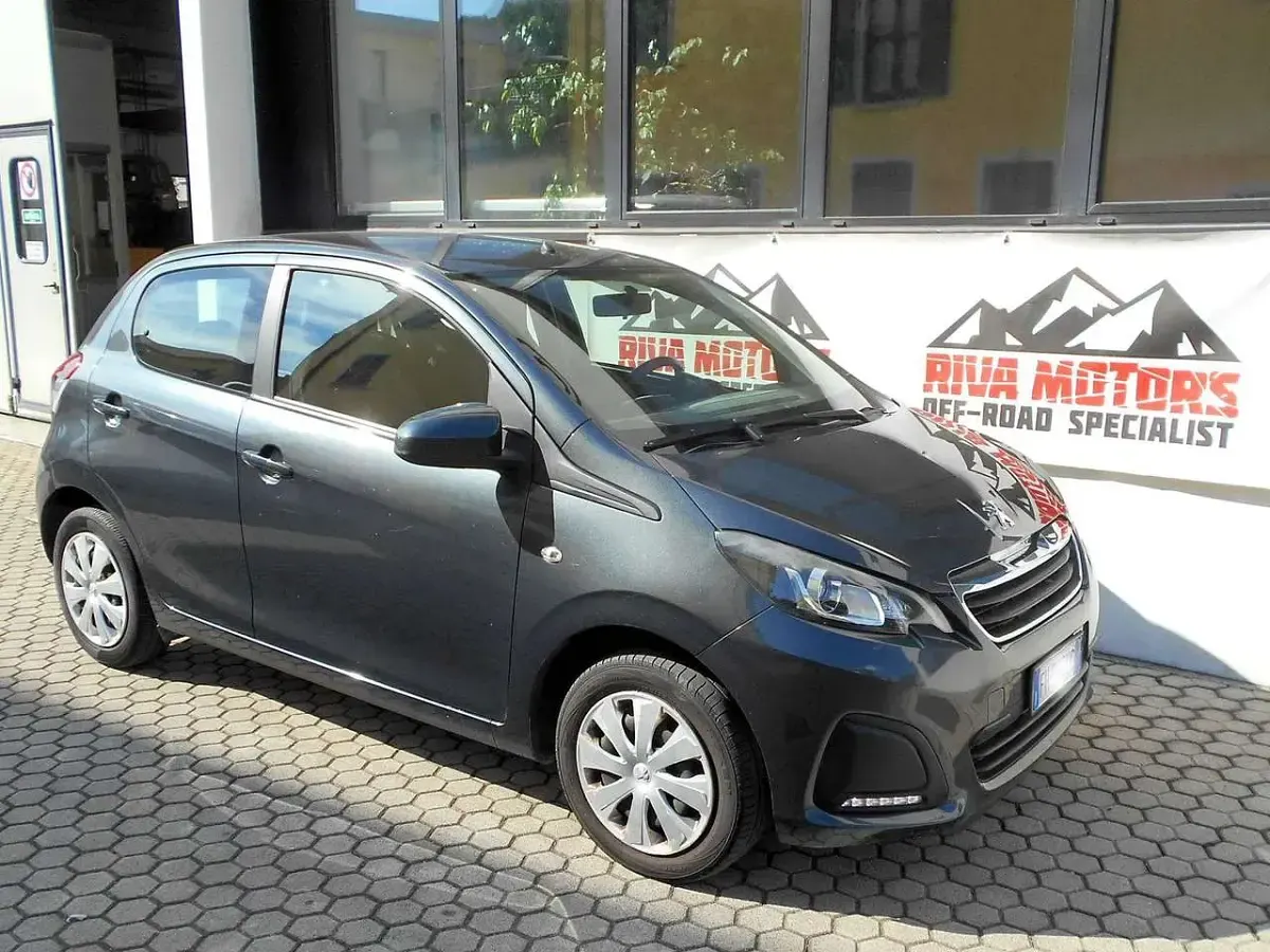 Usata Peugeot 108 Access 69 CV (50 kW) 2017 Grigio Utilitaria