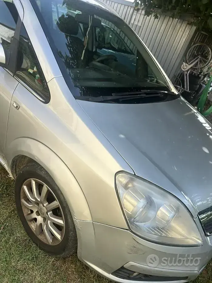 Usata Opel Zafira 94 CV (69 kW) 2007 Grigio Monovolume
