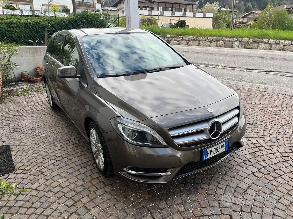 Usata Mercedes B180 Executive 109 CV (80 kW) 2014 Marrone Utilitaria