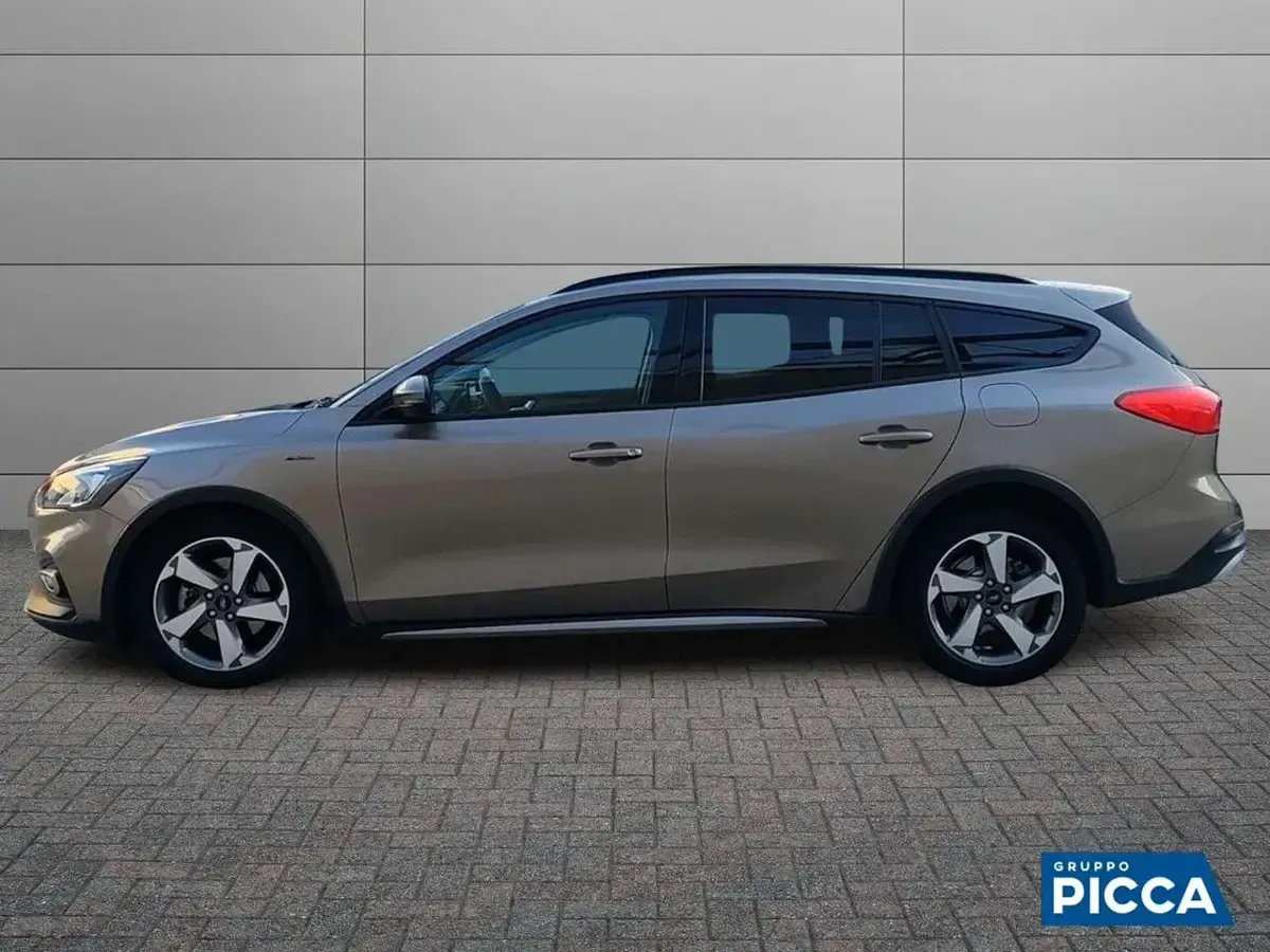Usata Ford Focus 120 CV (88 kW) 2019 Grigio Station wagon