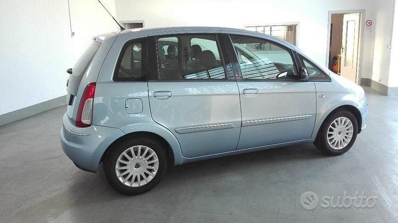 Usata Lancia Musa Gold 77 CV (56 kW) 2012 Blu Monovolume