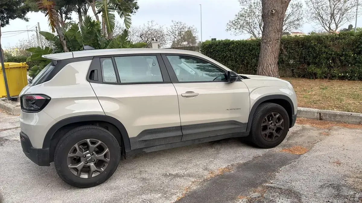 Usado Jeep Avenger Longitude 101 CV (74 kW) 2025 Beige SUV