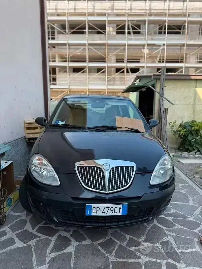Usata Lancia Ypsilon 69 CV (50 kW) 2004 Nero Utilitaria