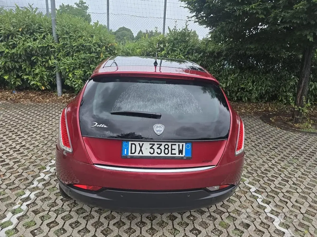 Usata Lancia Delta 120 CV (88 kW) 2009 Rosso Utilitaria