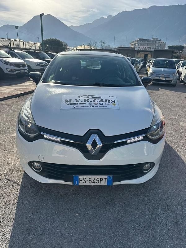Bianco Usata 2013 Renault Clio IV Dynamique Tre volumi | 3999 € (Ottimo prezzo) - Immagine 1/4