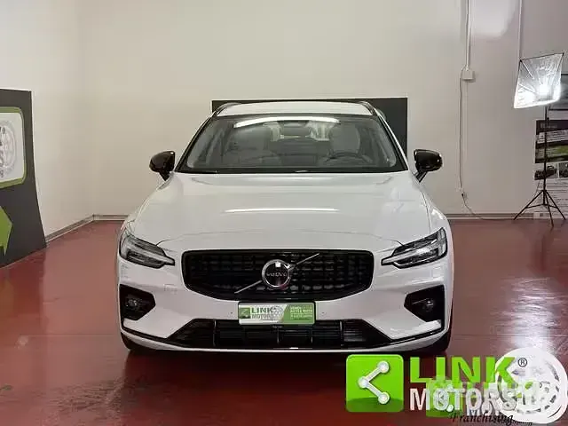 Usata Volvo V60 Ultimate 197 CV (144 kW) 2023 Bianco Station wagon