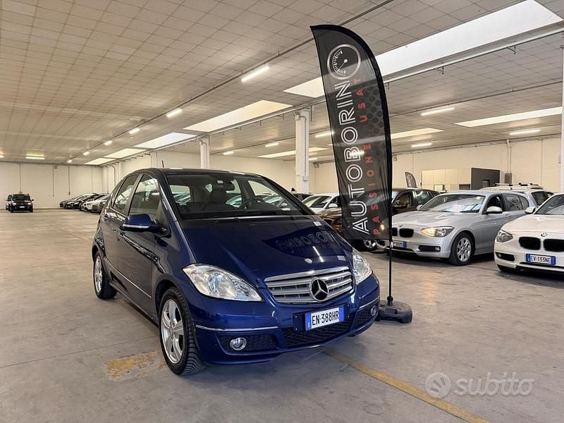 Usata Mercedes A180 Avantgarde 108 CV (79 kW) 2011 Blu Berlina