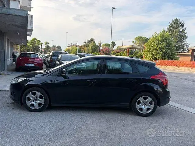 Usata Ford Focus 116 CV (85 kW) 2013 Nero Berlina