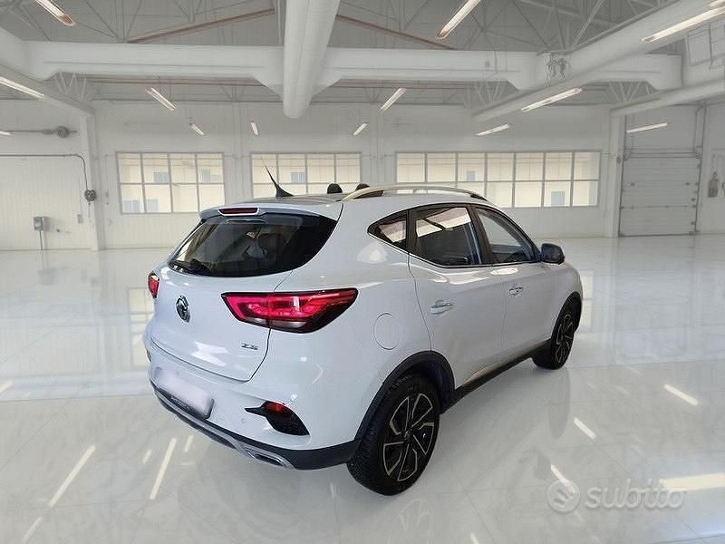 Usata MG ZS Luxury 111 CV (81 kW) 2022 Bianco SUV
