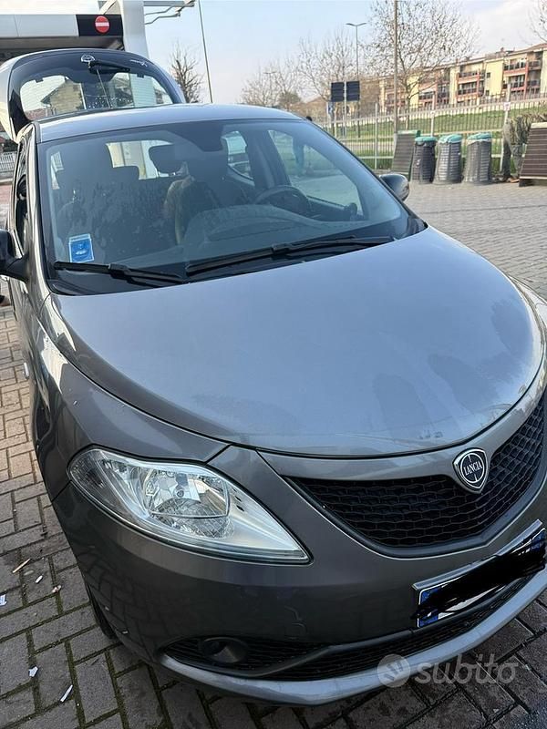 Usata Lancia Ypsilon 2018 Grigio Utilitaria