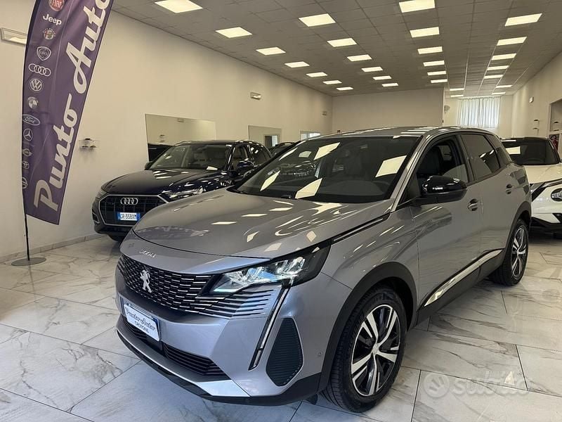 Usata Peugeot 3008 Allure 130 CV (95 kW) 2023 Grigio SUV