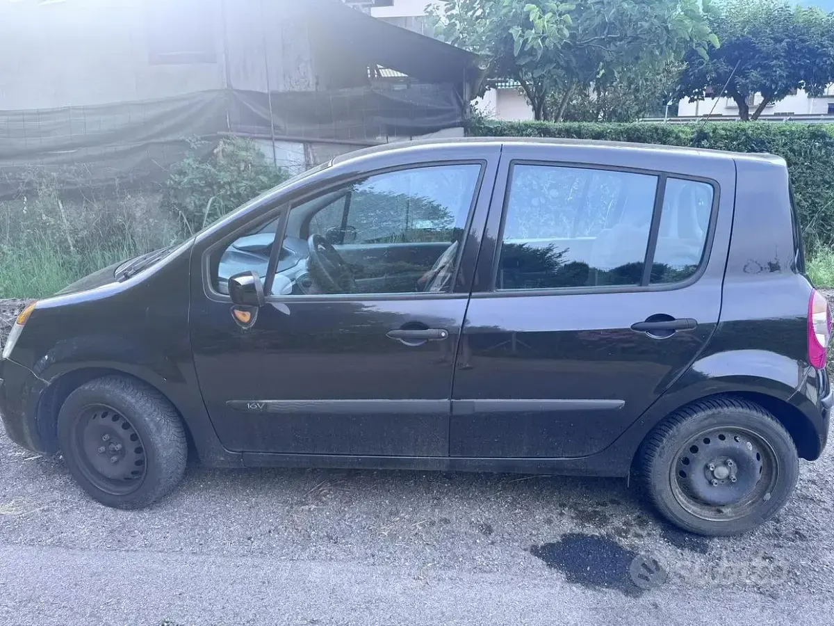 Usata Renault Modus 75 CV (55 kW) 2005 Nero Monovolume
