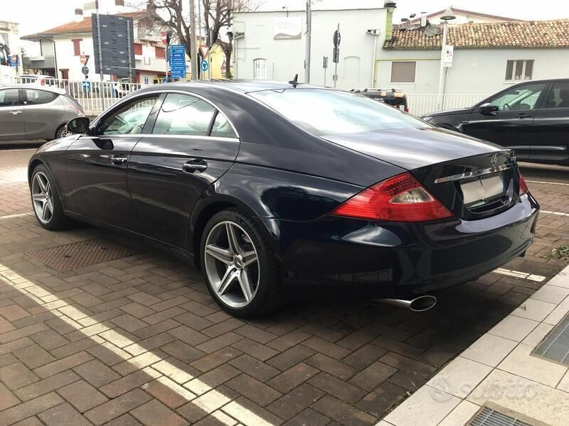 Usata Mercedes CLS320 Chrome 224 CV (164 kW) 2007 Blu Berlina