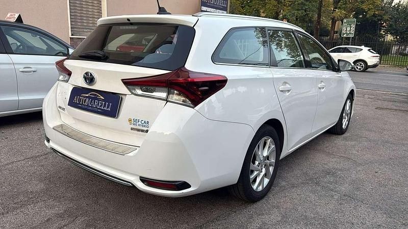 Usata Toyota Auris Hybrid Active 99 CV (72 kW) 2017 Bianco Station wagon